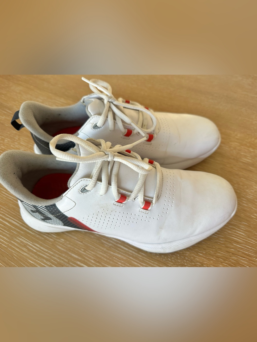 Size 5 FootJoy FJ Fuel Junior Spikeless Golf Shoes, in really good condition